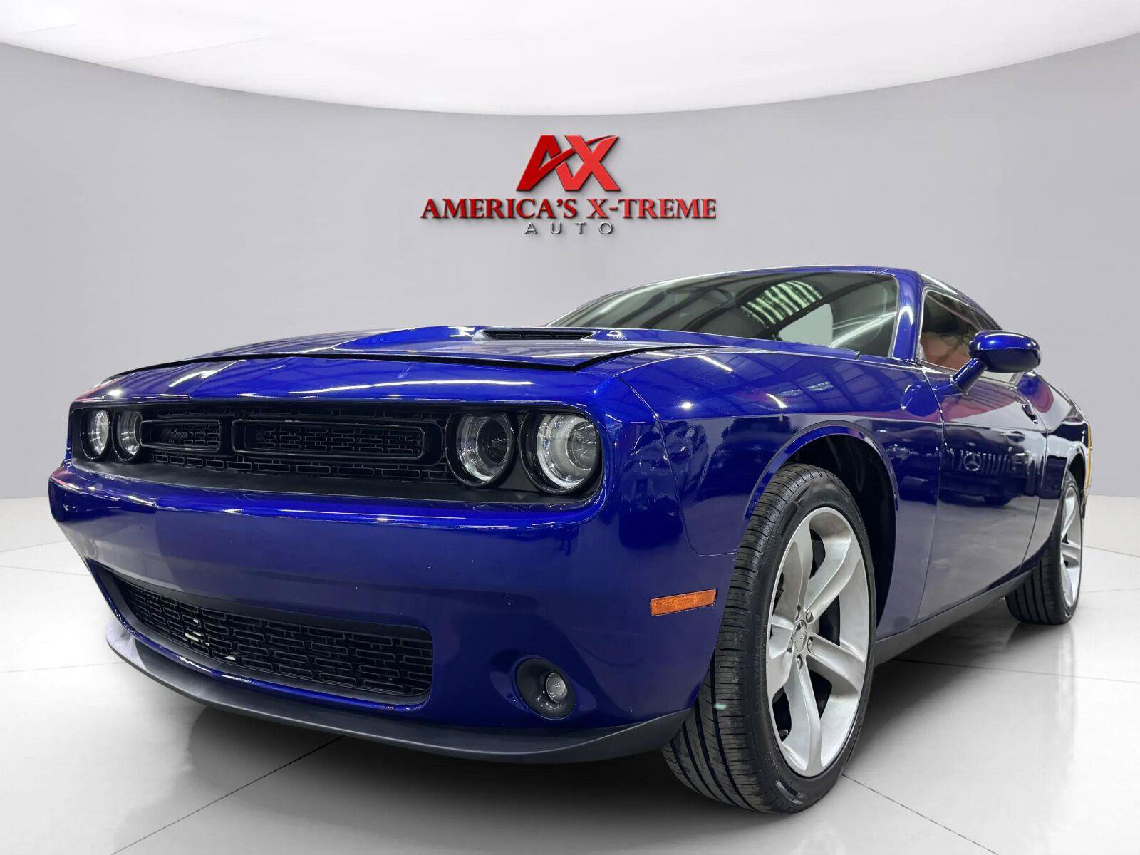 Used 2021 Dodge Challenger SXT w/ Blacktop Package RWD image 2