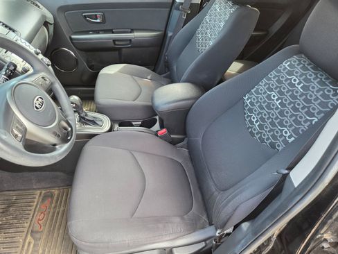 Used 2011 Kia Soul + w/ Audio Pkg FWD image 8