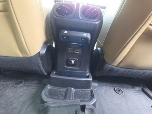 Used 2018 Jeep Wrangler Unlimited Sahara AWD/4WD image 28