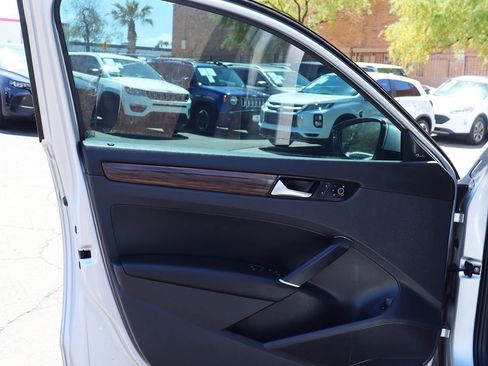 Used 2020 Volkswagen Passat 2.0T SEL image 37