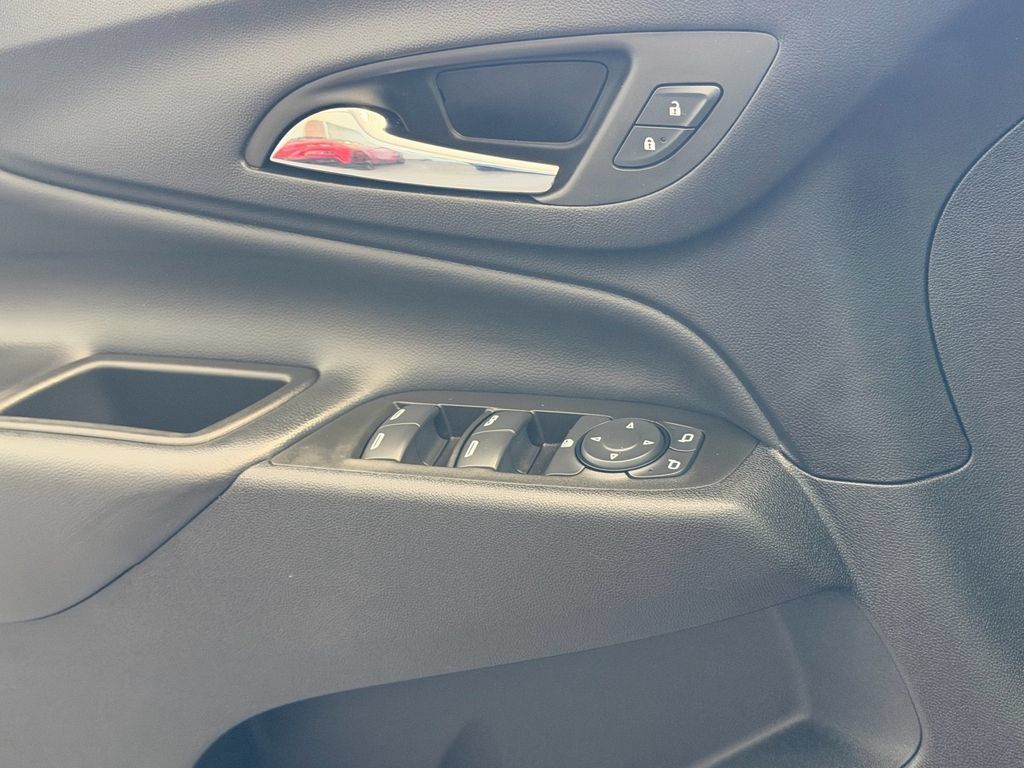 Used 2023 Chevrolet Equinox LT FWD image 27