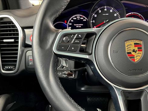 Used 2023 Porsche Cayenne image 39