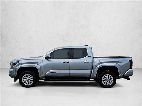 Used 2025 Toyota Tacoma SR5 AWD/4WD image 9