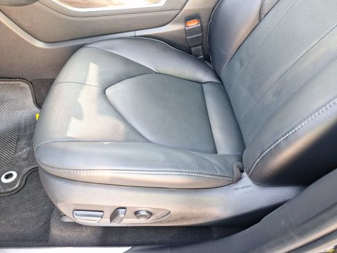 Used 2023 Toyota Highlander Limited FWD image 16