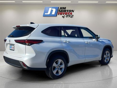 Used 2022 Toyota Highlander L image 5