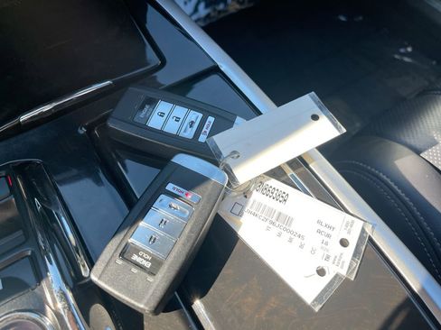 Used 2018 Acura RLX Sport Hybrid w/ Advance Pkg image 31