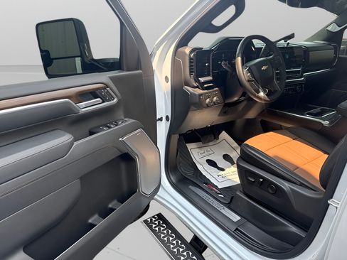Used 2026 Chevrolet Silverado 2500 High Country w/ High Country Premium Package AWD/4WD image 13