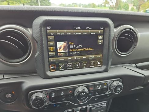 Used 2023 Jeep Wrangler Unlimited w/ Cold Weather Group AWD/4WD image 19