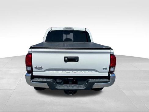 Used 2022 Toyota Tacoma SR5 AWD/4WD image 6