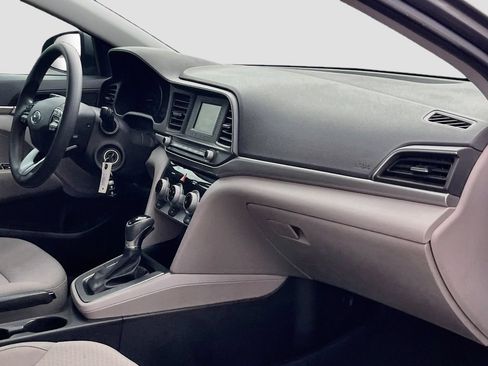 Used 2019 Hyundai Elantra SE FWD image 26