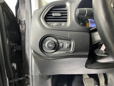 Used 2020 Jeep Renegade Limited AWD/4WD image 18