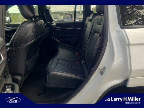 Used 2022 Jeep Grand Cherokee Overland AWD/4WD image 17