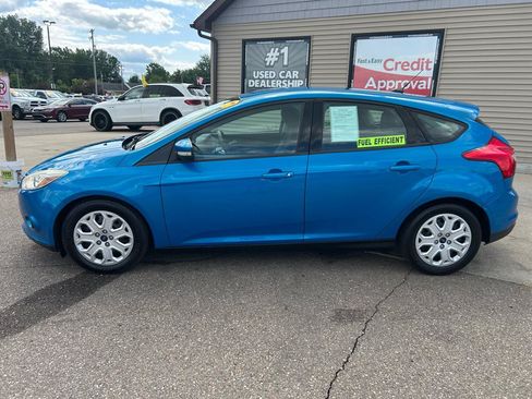 Used 2014 Ford Focus SE w/ SE Winter Package FWD image 8
