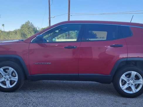 Used 2023 Jeep Compass Sport image 8