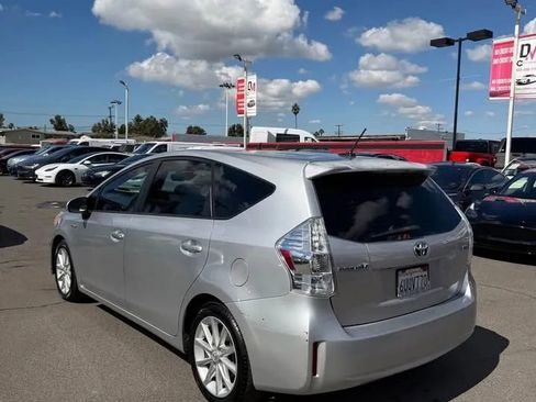 Used 2012 Toyota Prius V Five image 2