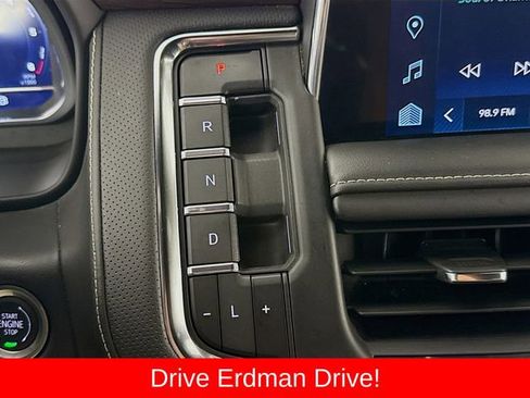 Used 2024 Chevrolet Tahoe Premier AWD/4WD image 18