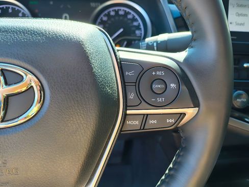 Used 2022 Toyota Camry XLE image 19