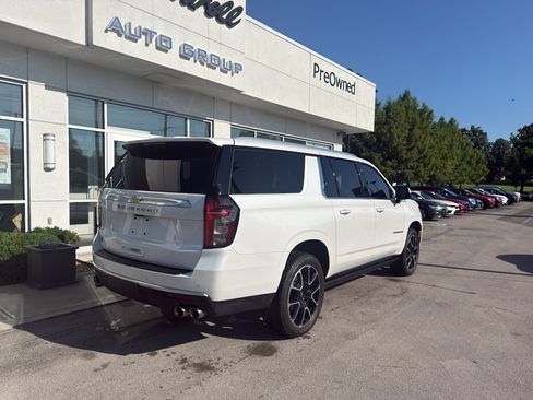 Used 2023 Chevrolet Suburban High Country AWD/4WD image 3