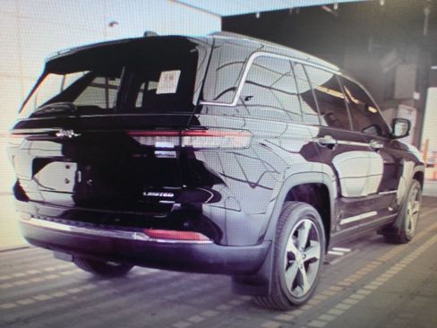 Used 2023 Jeep Grand Cherokee Limited AWD/4WD image 3