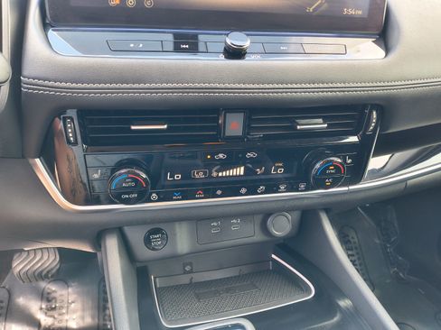 Certified 2024 Nissan Rogue SL w/ SL Premium Package FWD image 28