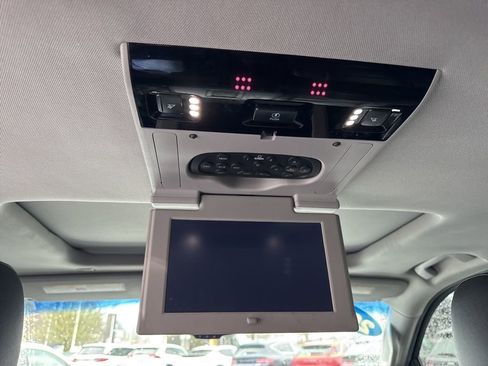 Used 2018 Chevrolet Suburban Premier image 48