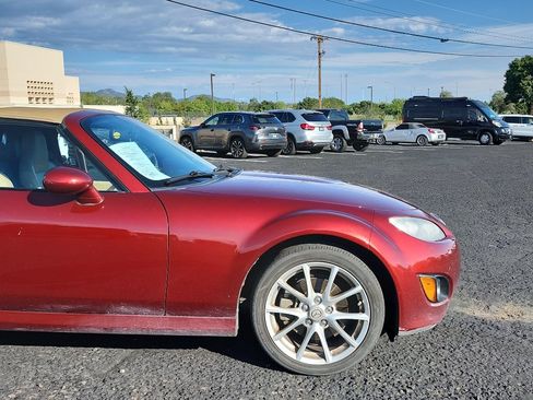 Used 2010 MAZDA MX-5 Miata Grand Touring w/ Premium Pkg RWD image 4