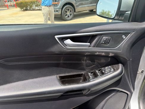 Used 2020 Ford Edge Titanium FWD image 10