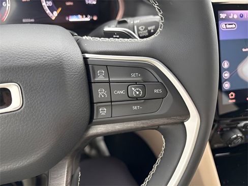 Used 2024 Jeep Grand Cherokee L Limited image 11