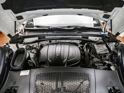 Used 2021 Porsche Macan AWD/4WD image 32