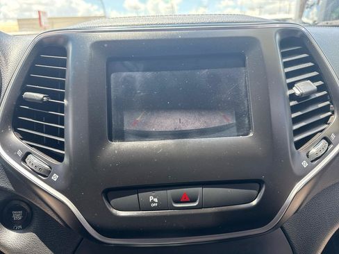Used 2019 Jeep Cherokee Latitude Plus FWD image 20