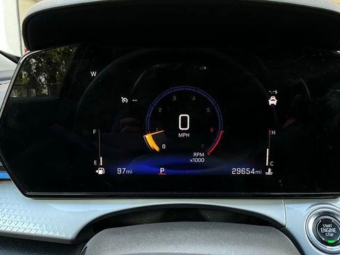 Used 2025 Chevrolet Trax LT FWD image 35