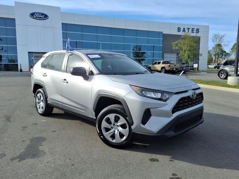 Used 2022 Toyota RAV4 LE image 1