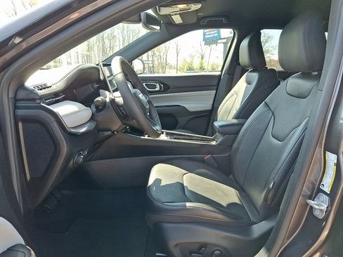 Used 2023 Jeep Compass Limited w/ Elite Group AWD/4WD image 14