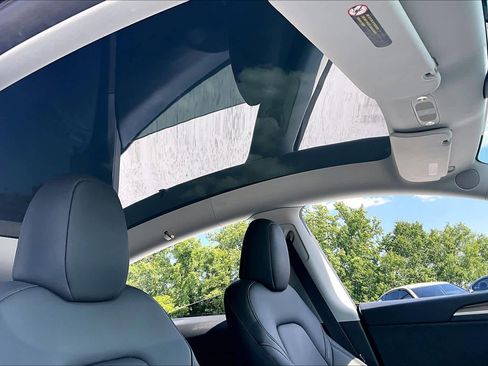 Used 2024 Tesla Model Y Long Range AWD/4WD image 12
