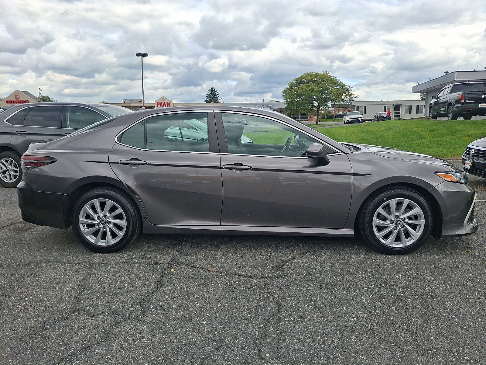 Used 2023 Toyota Camry LE AWD/4WD image 7