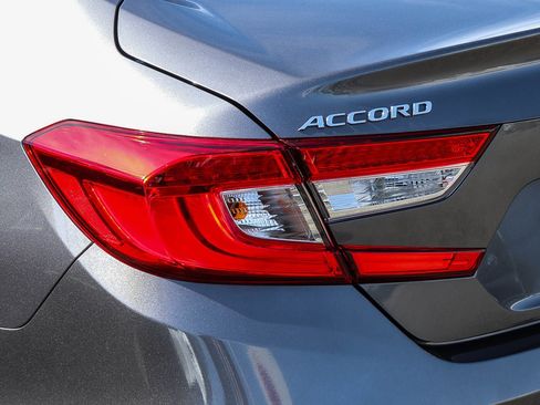 Used 2021 Honda Accord Touring image 11