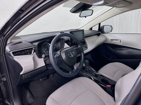 Used 2022 Toyota Corolla LE image 9
