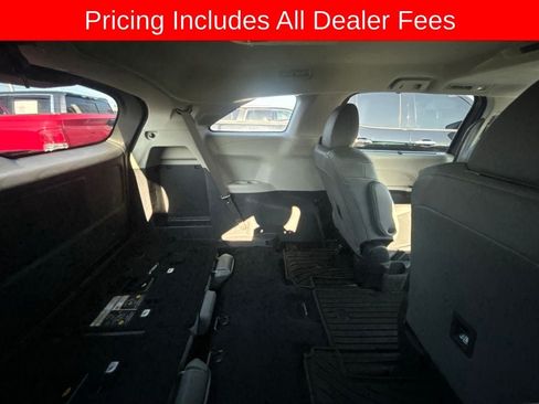 Used 2023 Toyota Sienna XLE w/ XLE Plus Package FWD image 6