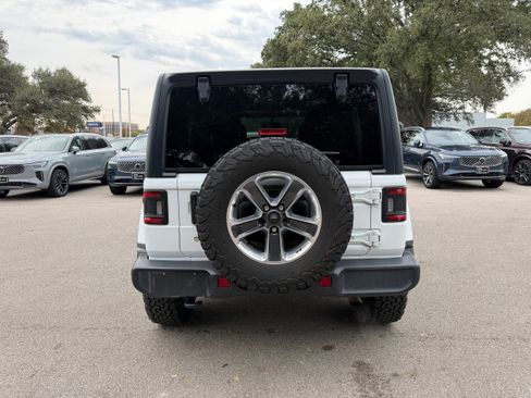 Used 2019 Jeep Wrangler Unlimited Sahara image 5