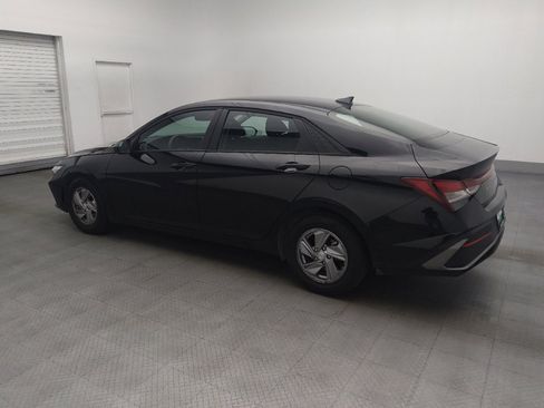 Used 2025 Hyundai Elantra SE FWD image 3