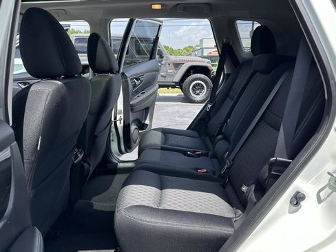 Used 2017 Nissan Rogue SV AWD/4WD image 31
