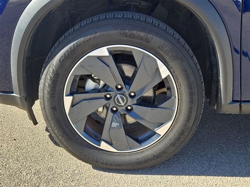 Used 2024 Nissan Rogue SV image 11