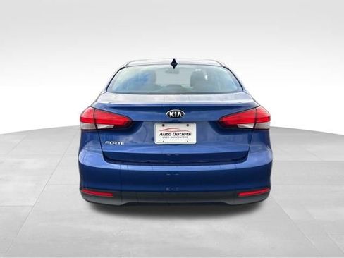 Used 2017 Kia Forte LX image 4