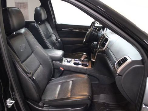 Used 2017 Jeep Grand Cherokee Overland AWD/4WD image 24