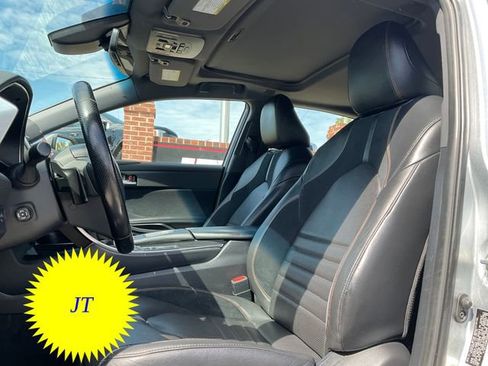 Used 2019 Toyota Avalon Touring image 10