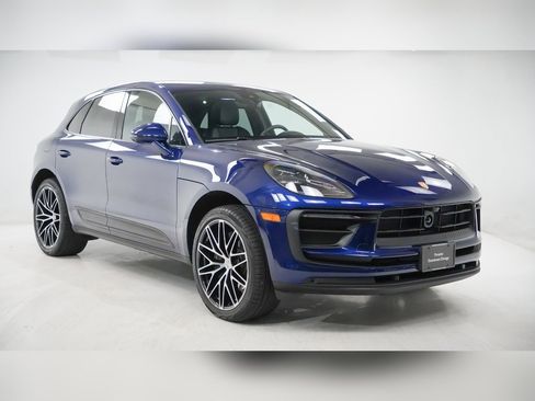 Certified 2025 Porsche Macan image 8