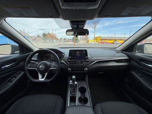 Used 2025 Nissan Altima 2.5 SV image 32