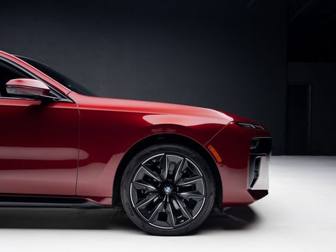 Used 2023 BMW i7 xDrive60 w/ Parking Assistance Package image 37