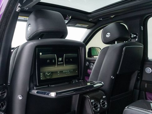 Certified 2022 Rolls-Royce Cullinan Black Badge w/ Dark Exterior Package AWD/4WD image 25