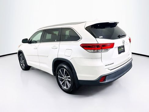 Used 2018 Toyota Highlander XLE image 5